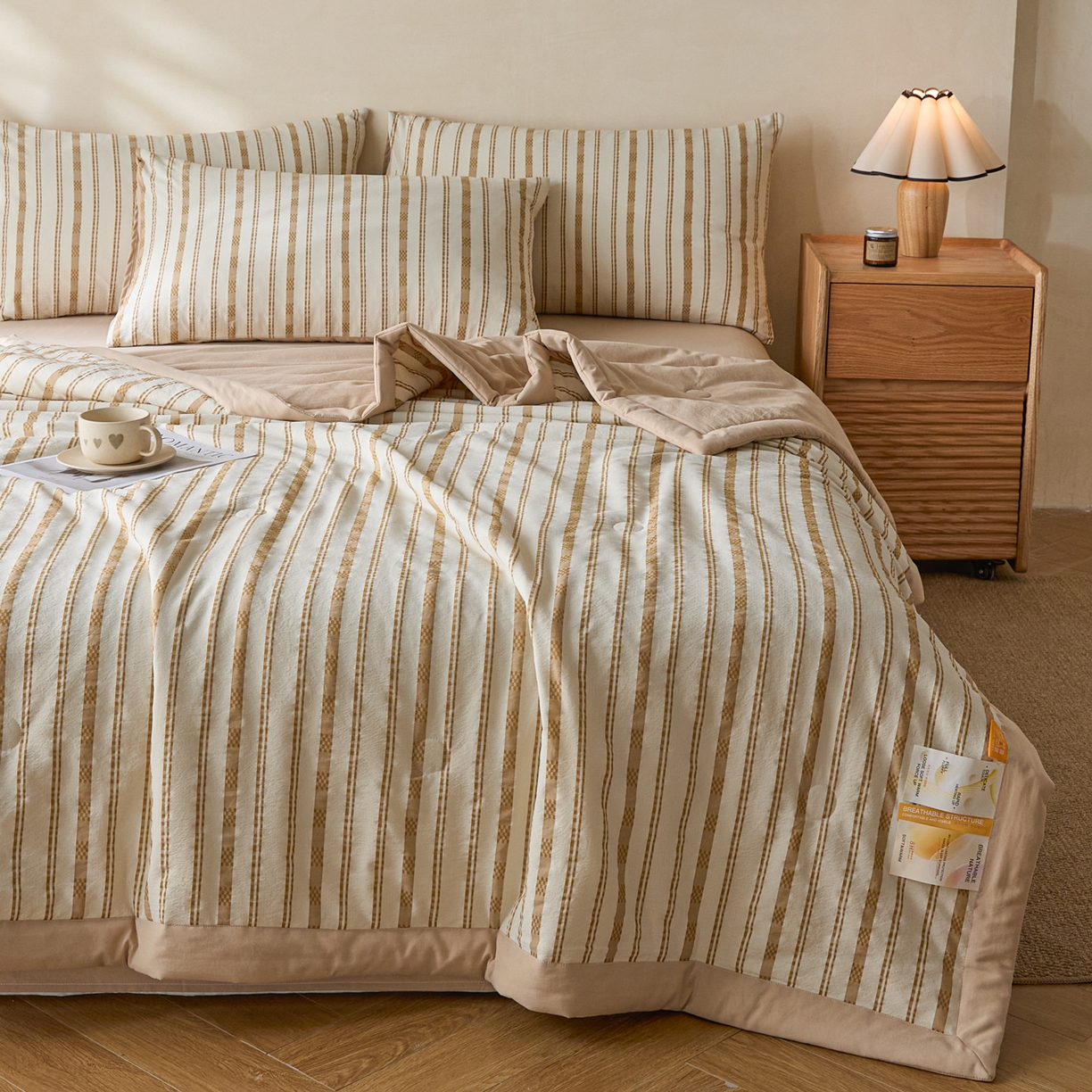 91家纺网 家纺一手货源 找家纺 一加一 2026新款凉感提花大豆夏被夏凉被空调被四件套-简约生活 简约条纹-咖