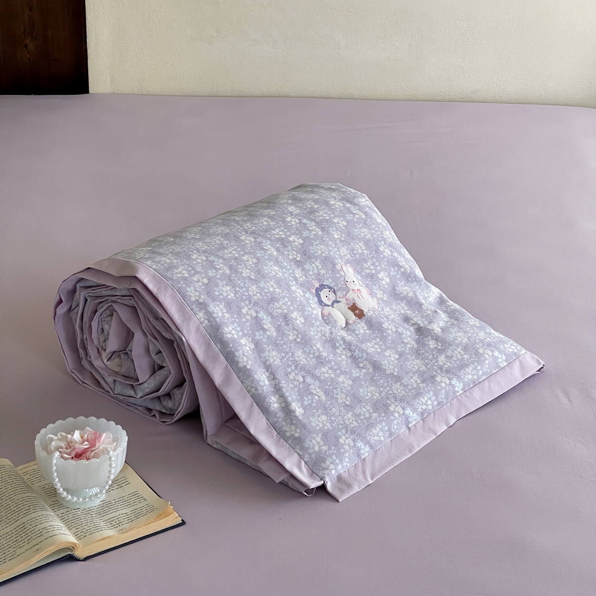 91家纺网 家纺一手货源 找家纺 一加一 2026新款冰蚕凉感印花断角夏被夏凉被空调被四件套 花田兔