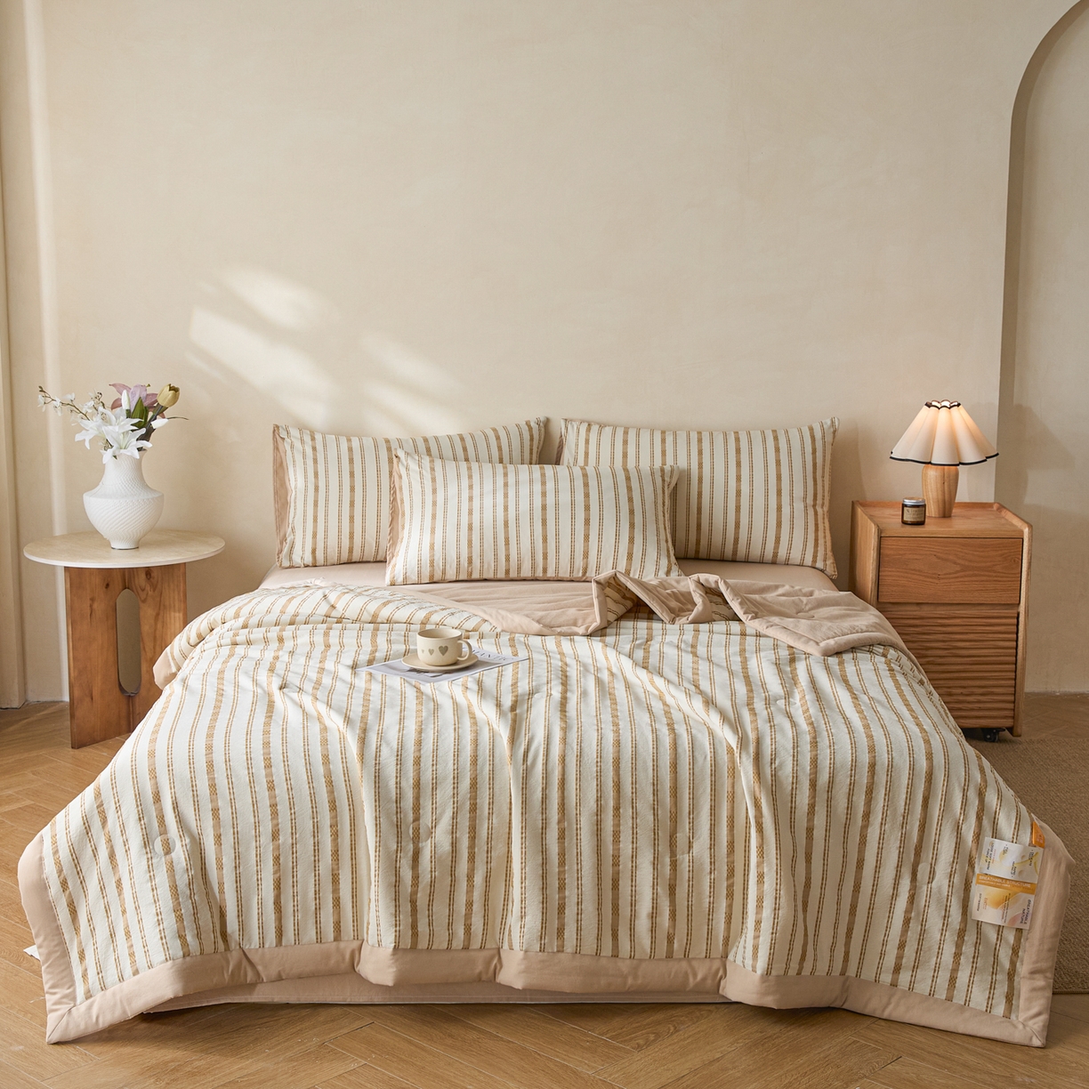 91家纺网 家纺一手货源 找家纺 一加一 2026新款凉感提花大豆夏被夏凉被空调被四件套-简约生活 简约条纹-咖