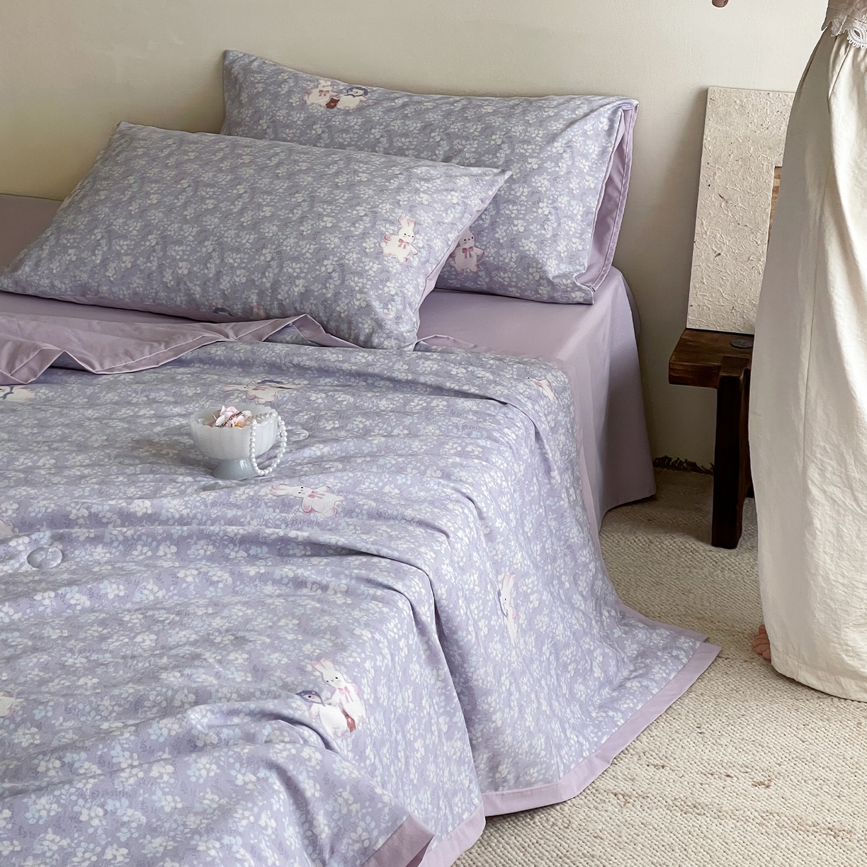 91家纺网 家纺一手货源 找家纺 一加一 2026新款冰蚕凉感印花断角夏被夏凉被空调被四件套 花田兔