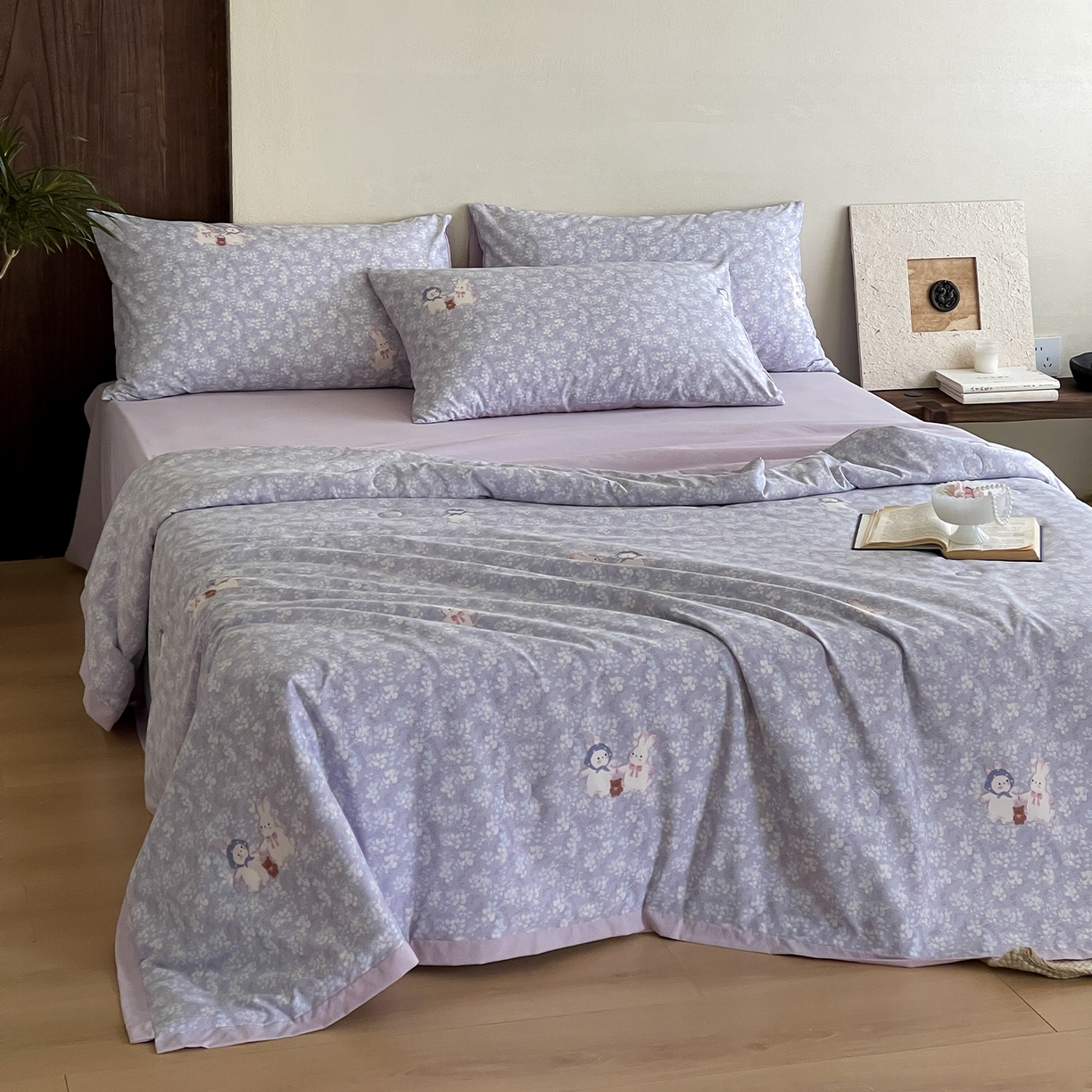 91家纺网 家纺一手货源 找家纺 一加一 2026新款冰蚕凉感印花断角夏被夏凉被空调被四件套 花田兔