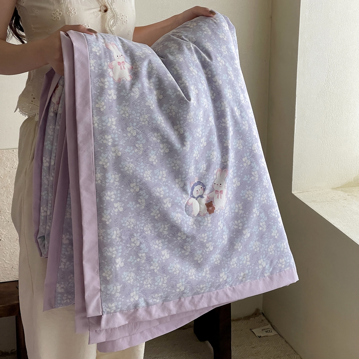 91家纺网 家纺一手货源 找家纺 一加一 2026新款冰蚕凉感印花断角夏被夏凉被空调被四件套 花田兔