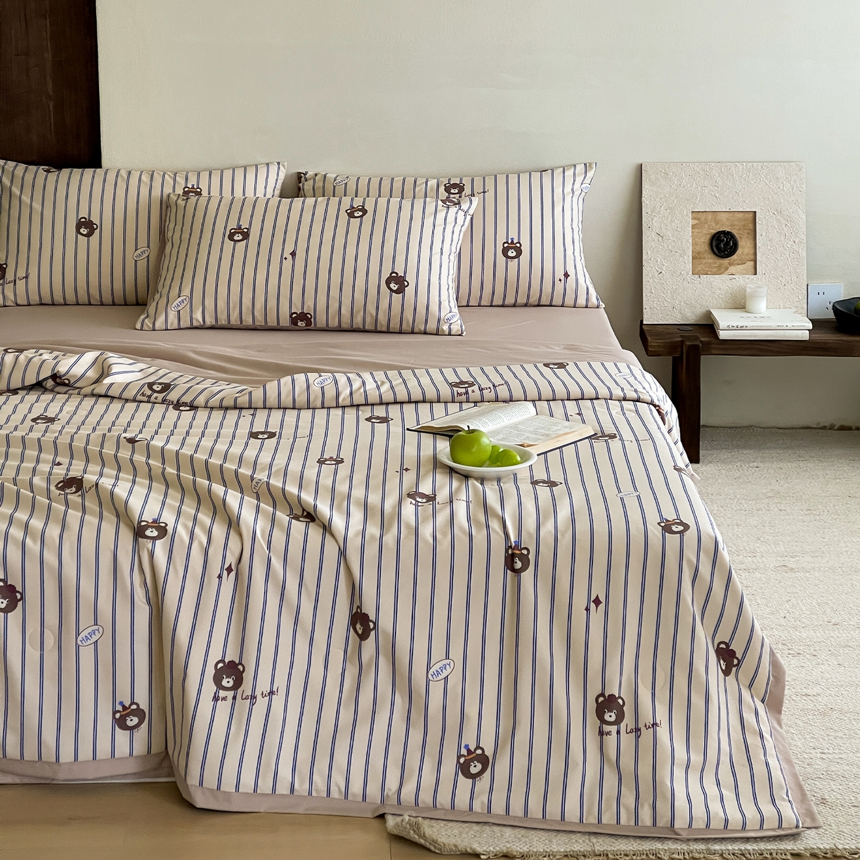 91家纺网 家纺一手货源 找家纺 一加一 2026新款冰蚕凉感印花断角夏被夏凉被空调被四件套 开心熊