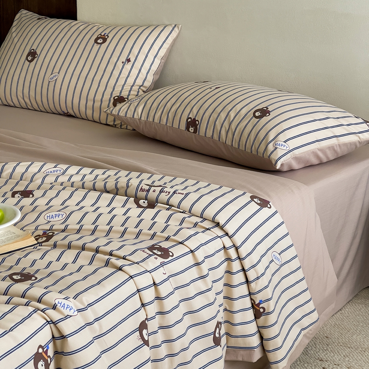 91家纺网 家纺一手货源 找家纺 一加一 2026新款冰蚕凉感印花断角夏被夏凉被空调被四件套 开心熊