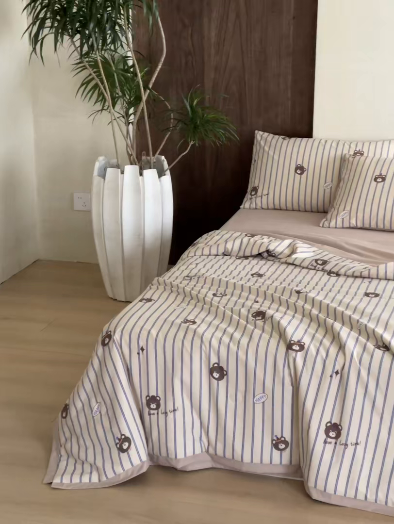 91家纺网 家纺一手货源 找家纺 一加一 2026新款冰蚕凉感印花断角夏被夏凉被空调被四件套 开心熊