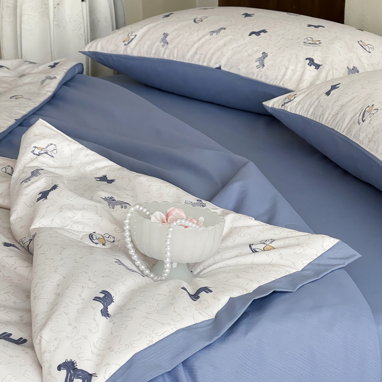 91家纺网 家纺一手货源 找家纺 一加一 2026新款冰蚕凉感印花断角夏被夏凉被空调被四件套 小木马