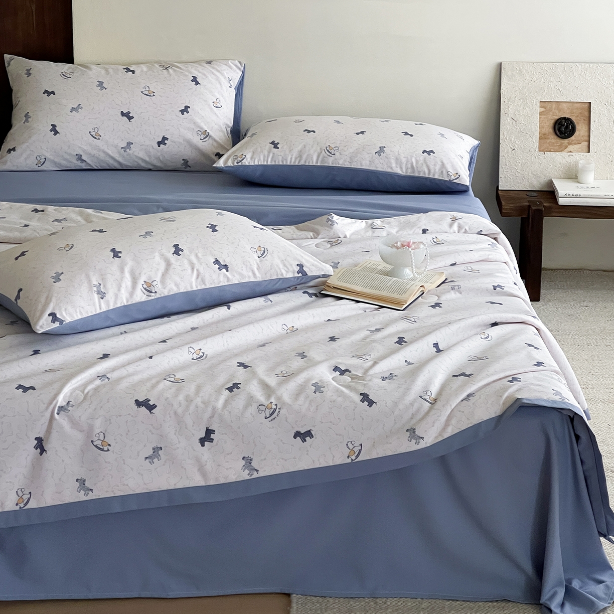 91家纺网 家纺一手货源 找家纺 一加一 2026新款冰蚕凉感印花断角夏被夏凉被空调被四件套 小木马