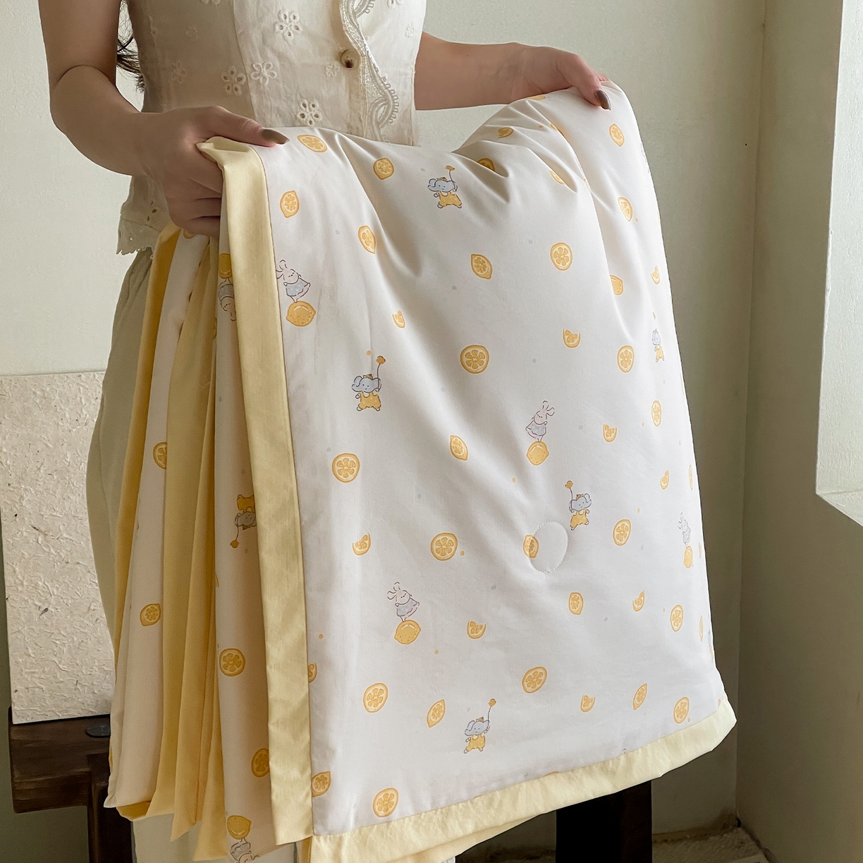 91家纺网 家纺一手货源 找家纺 一加一 2026新款冰蚕凉感印花断角夏被夏凉被空调被四件套 小柠檬