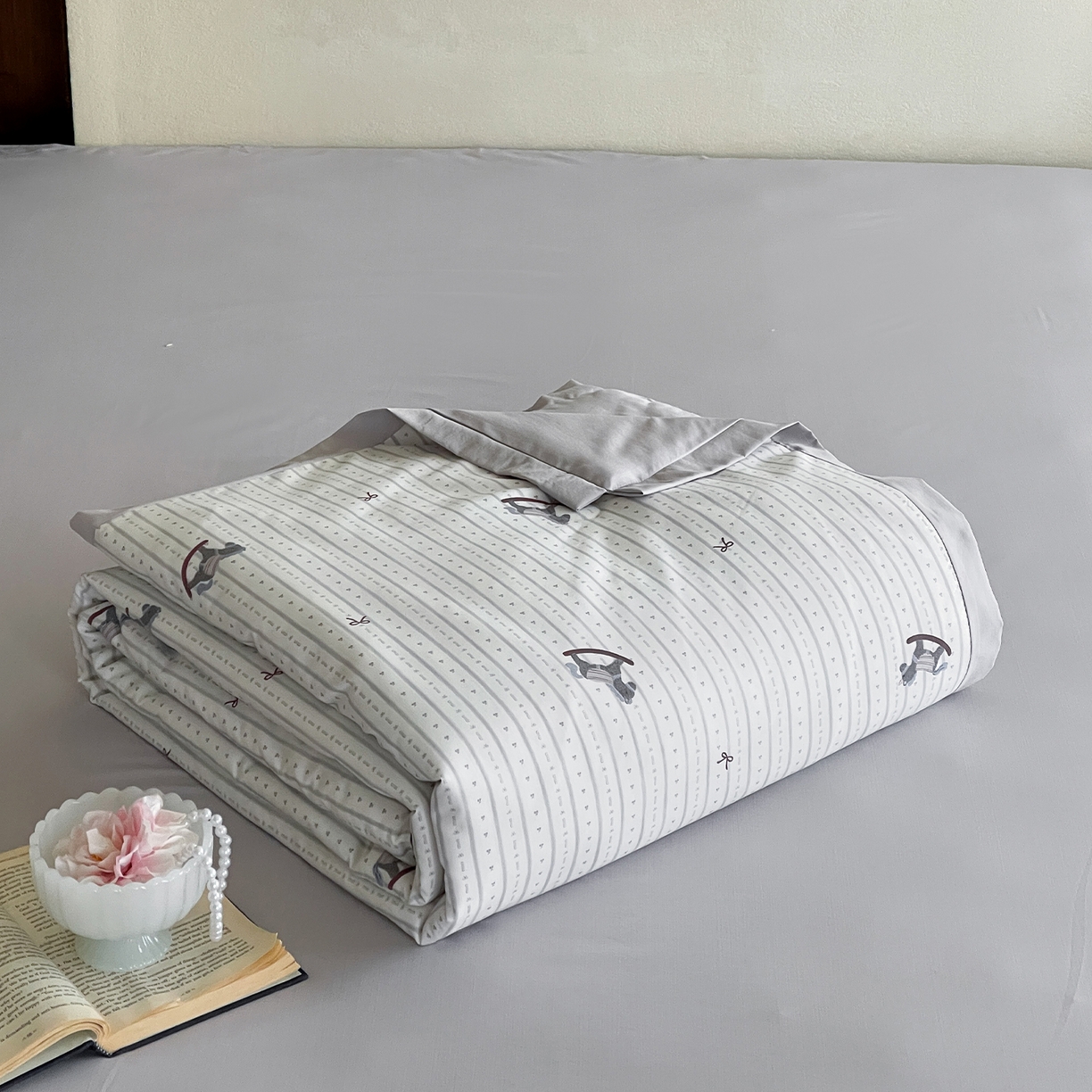 91家纺网 家纺一手货源 找家纺 一加一 2026新款冰蚕凉感印花断角夏被夏凉被空调被四件套 摇摇马