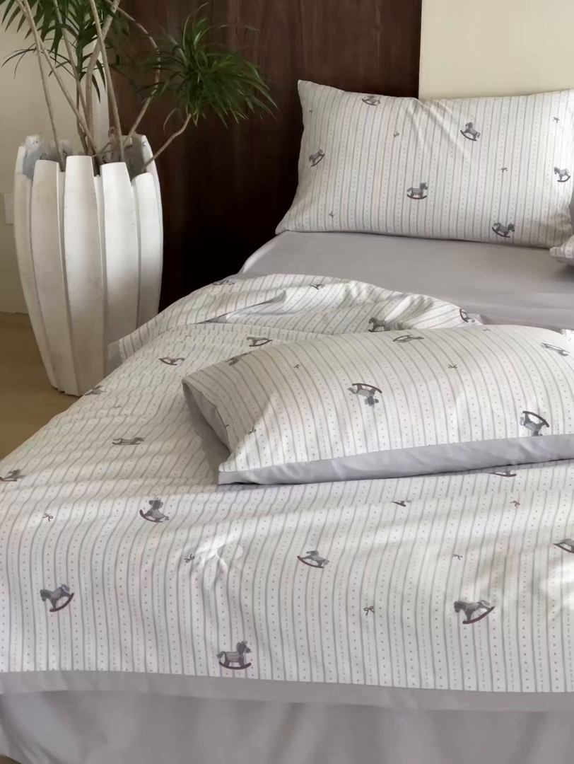 91家纺网 家纺一手货源 找家纺 一加一 2026新款冰蚕凉感印花断角夏被夏凉被空调被四件套 摇摇马