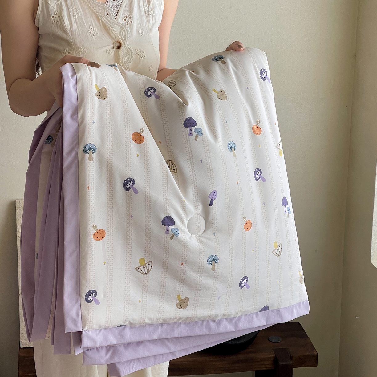 91家纺网 家纺一手货源 找家纺 一加一 2026新款冰蚕凉感印花断角夏被夏凉被空调被四件套 云朵菇