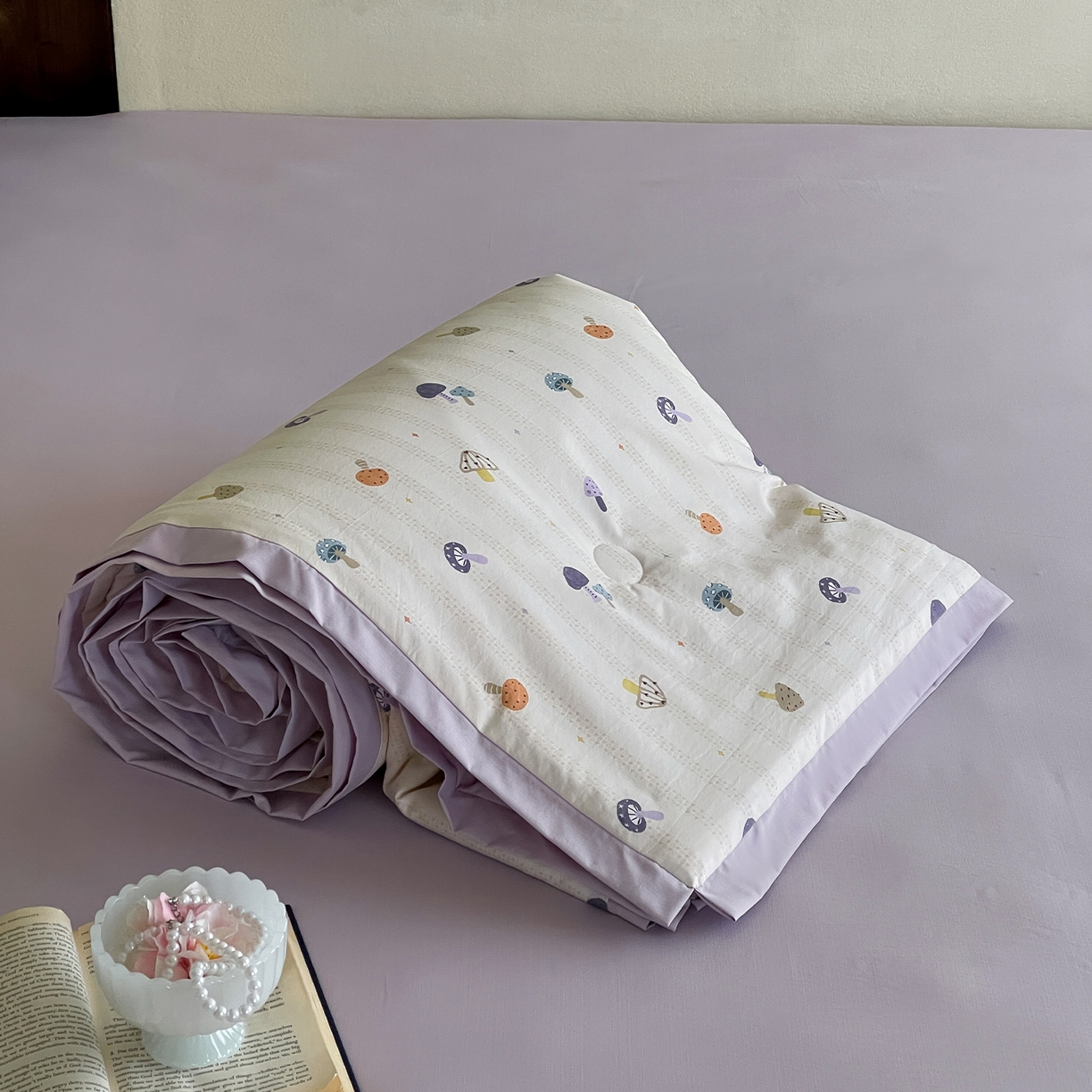 91家纺网 家纺一手货源 找家纺 一加一 2026新款冰蚕凉感印花断角夏被夏凉被空调被四件套 云朵菇