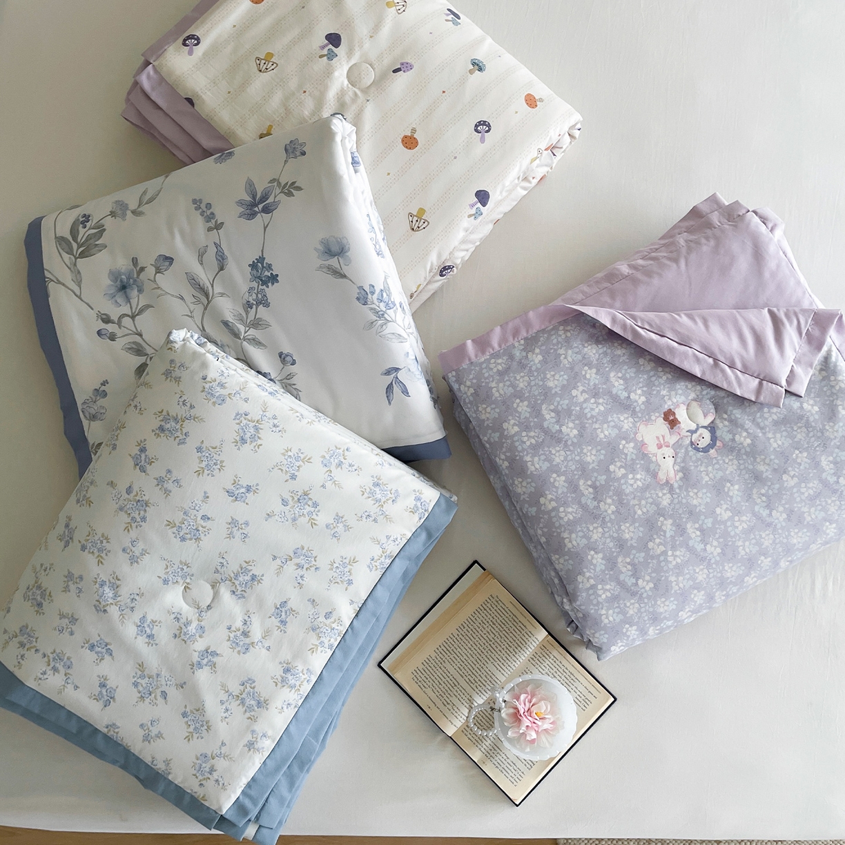 91家纺网 家纺一手货源 找家纺 一加一 2026新款冰蚕凉感印花断角夏被夏凉被空调被四件套 组合图仅供展示不可下单