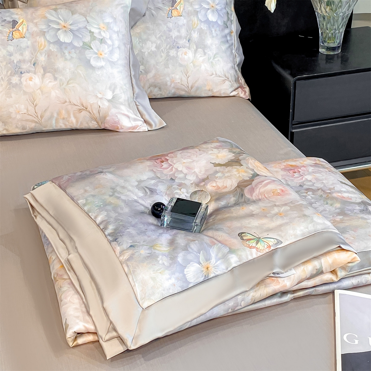 91家纺网 家纺一手货源 找家纺 笙意家纺 2026A类水洗冰丝数码印花宽边夏被四件套馥韵