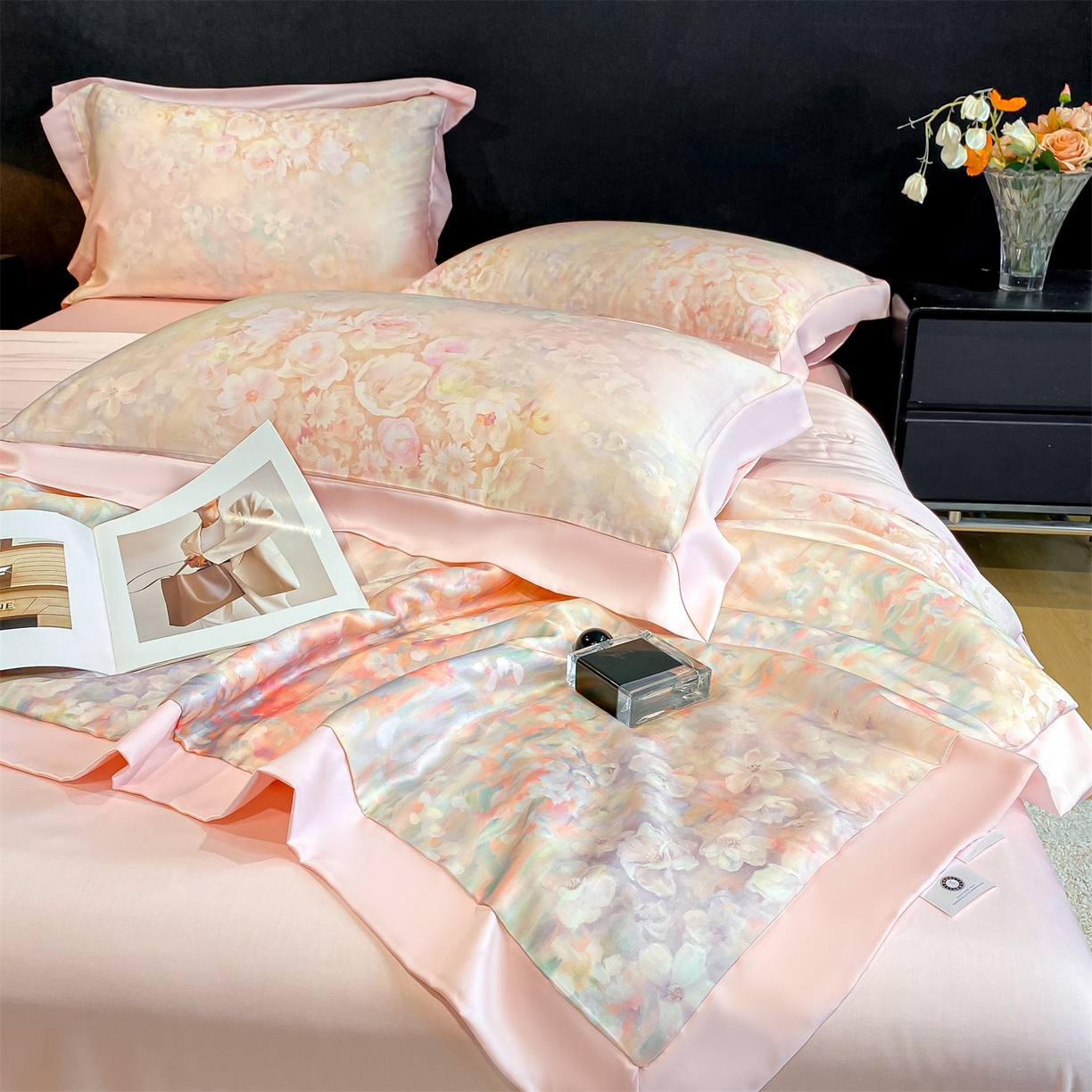 91家纺网 家纺一手货源 找家纺 笙意家纺 2026A类水洗冰丝数码印花宽边夏被四件套落樱