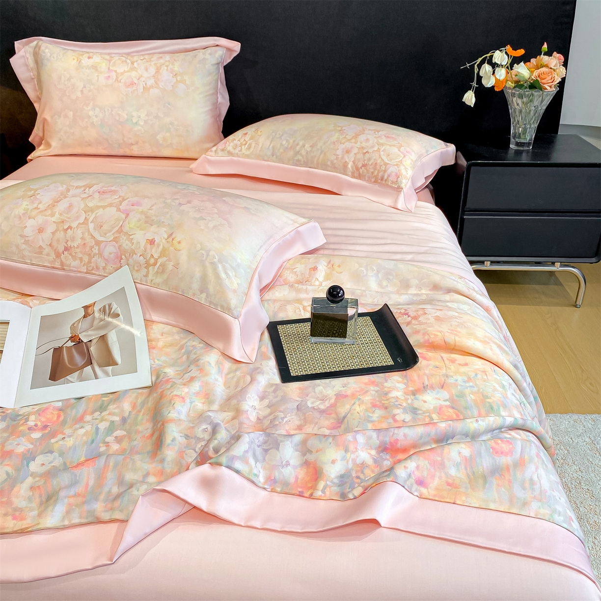 91家纺网 家纺一手货源 找家纺 笙意家纺 2026A类水洗冰丝数码印花宽边夏被四件套落樱