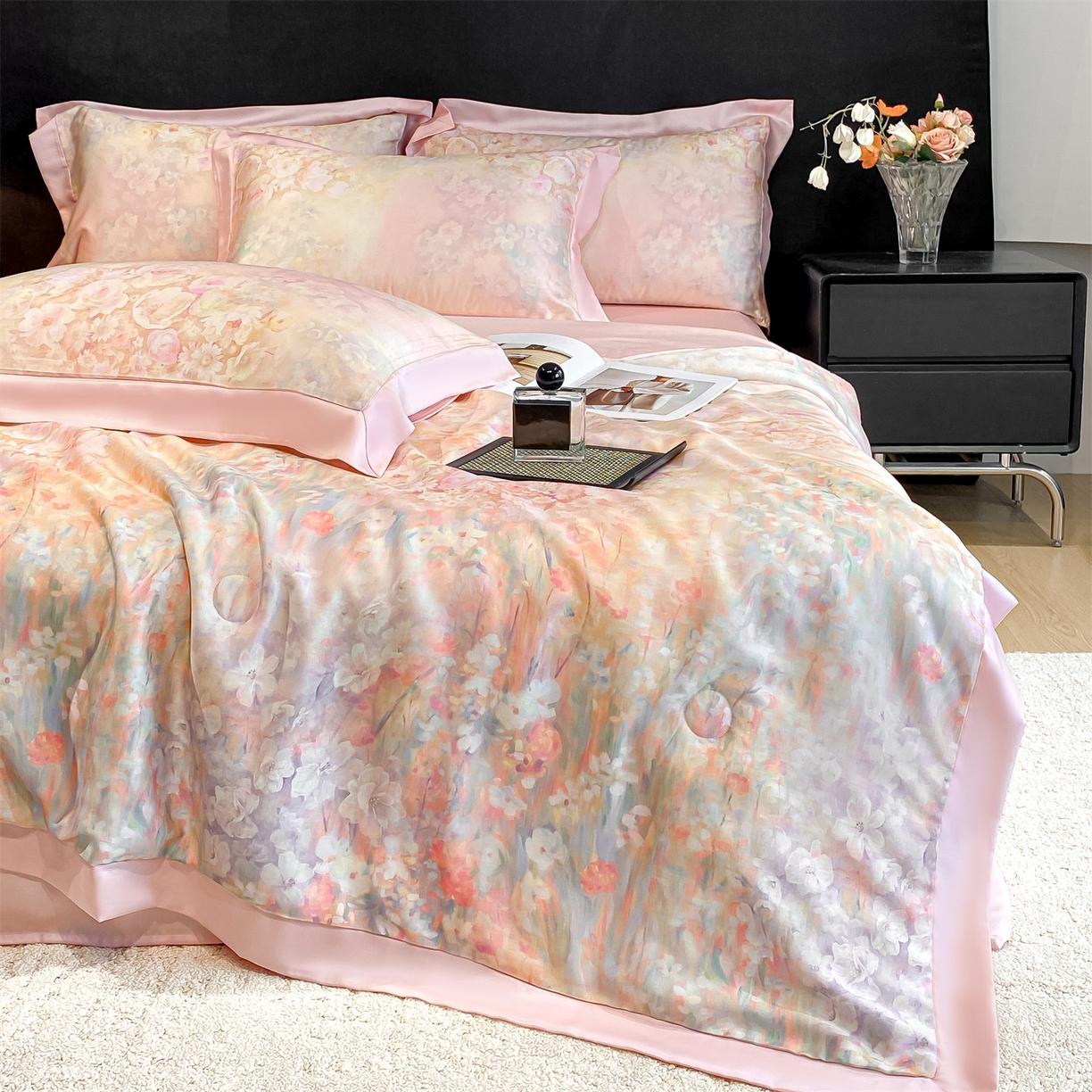 91家纺网 家纺一手货源 找家纺 笙意家纺 2026A类水洗冰丝数码印花宽边夏被四件套落樱