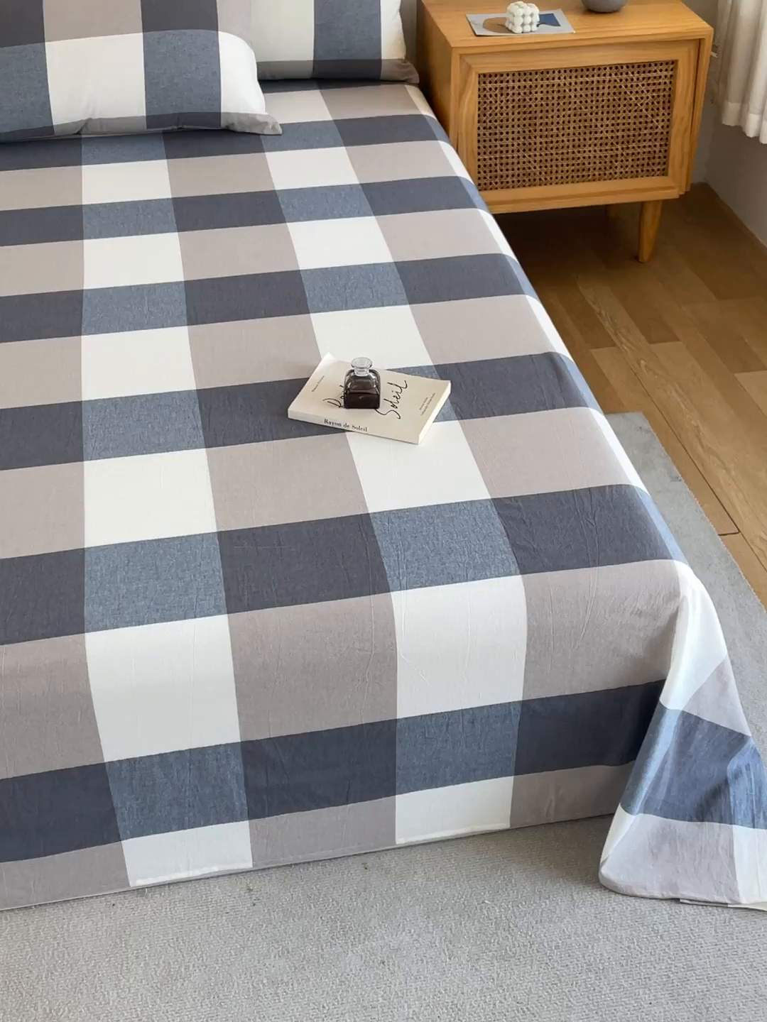 91家纺网 家纺一手货源 找家纺 春皖家纺 2026新款色织AB版水洗棉三件套四件套单品系列（单床单-A版风格一） 素雅-蓝大格