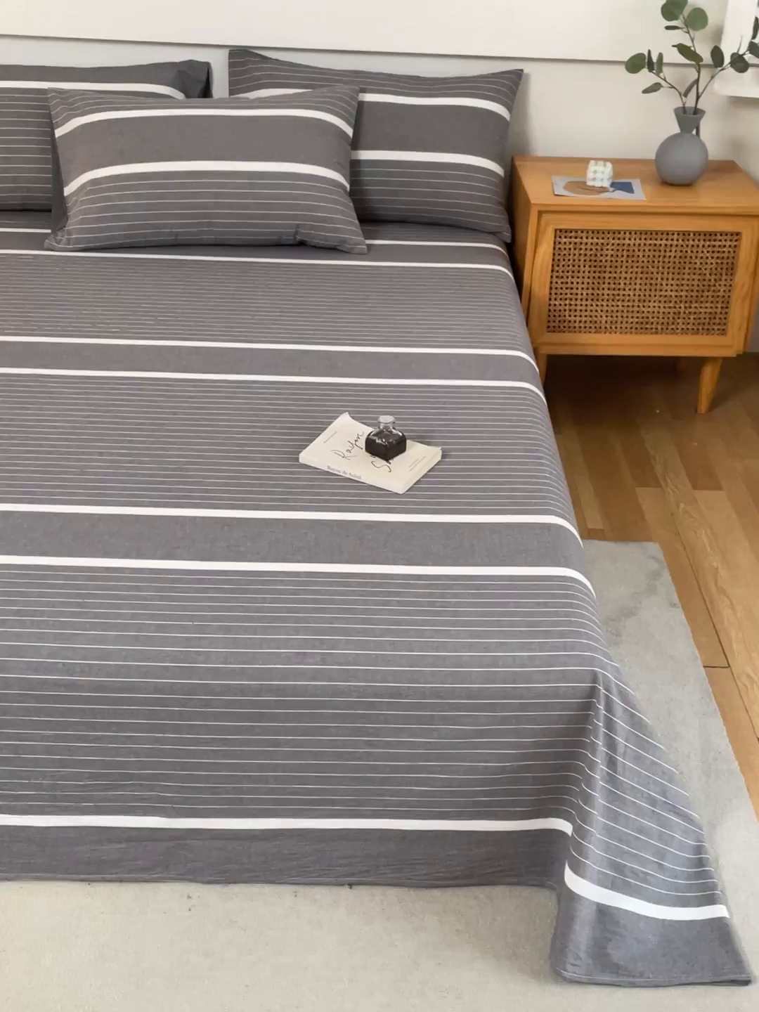 91家纺网 家纺一手货源 找家纺 春皖家纺 2026新款色织AB版水洗棉三件套四件套单品系列（单床单-A版风格一） 素雅-灰条