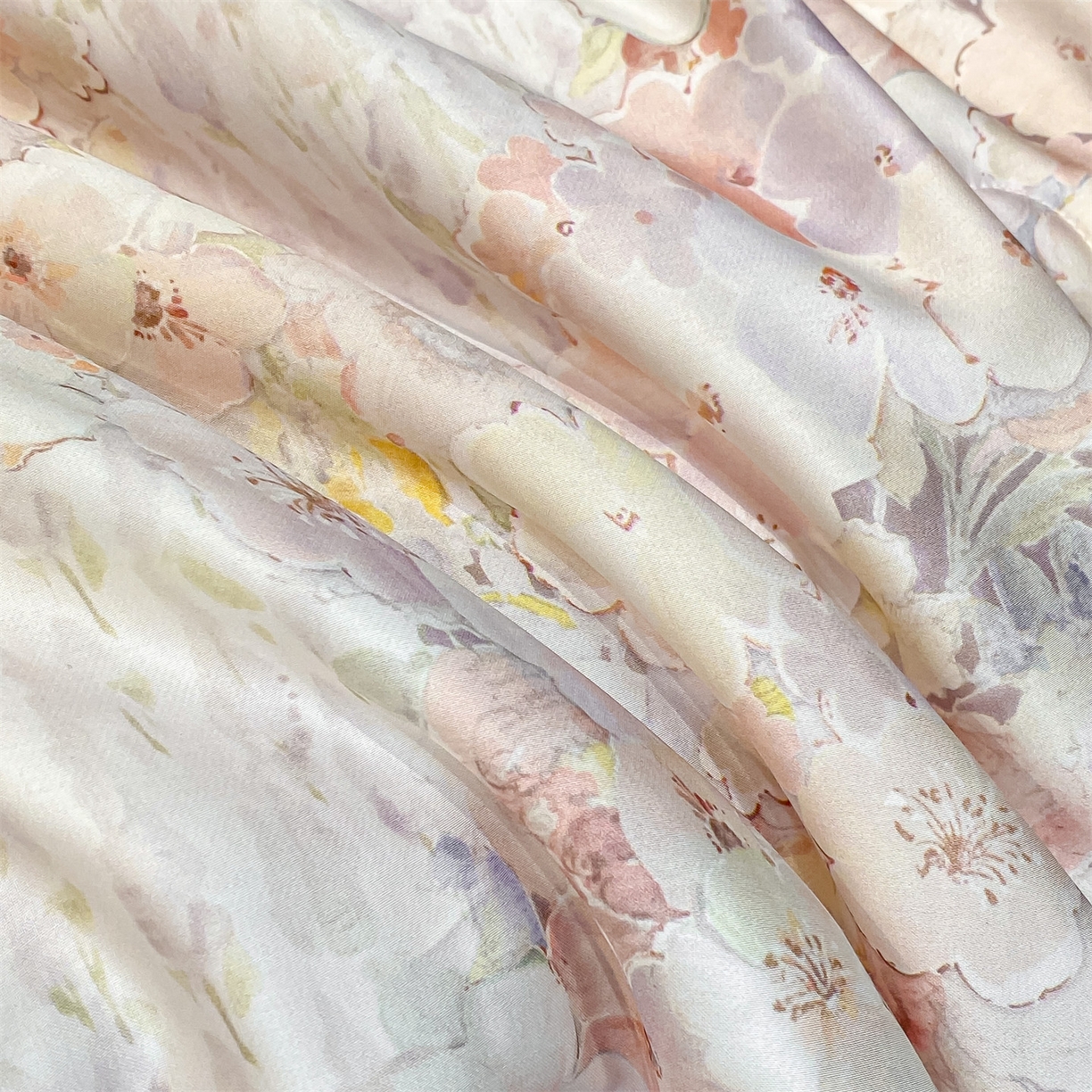 91家纺网 家纺一手货源 找家纺 笙意家纺 2026A类水洗冰丝数码印花宽边夏被四件套桃汐