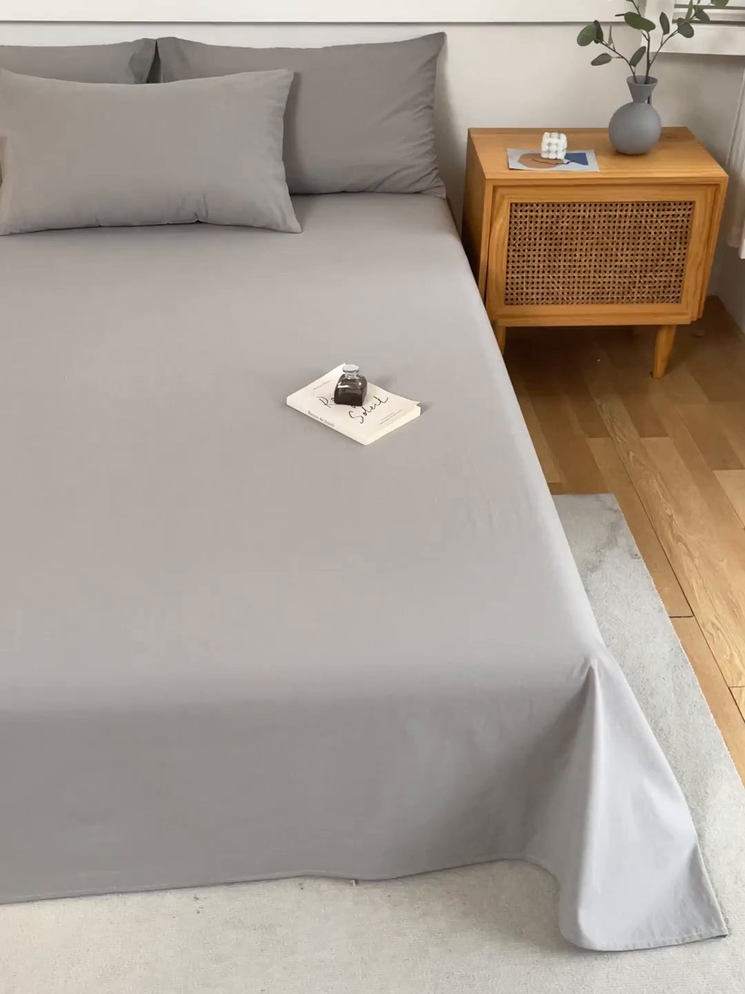 91家纺网 家纺一手货源 找家纺 春皖家纺 2026新款色织AB版水洗棉三件套四件套单品系列（单床单-B版风格一） 素雅浅灰