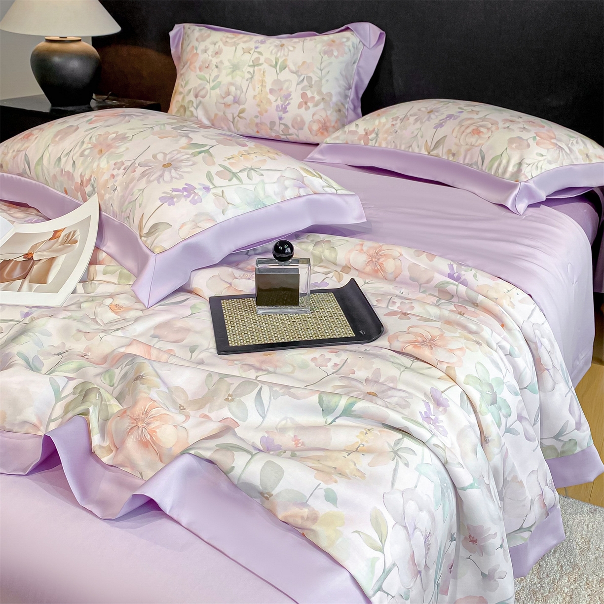 91家纺网 家纺一手货源 找家纺 笙意家纺 2026A类水洗冰丝数码印花宽边夏被四件套紫风