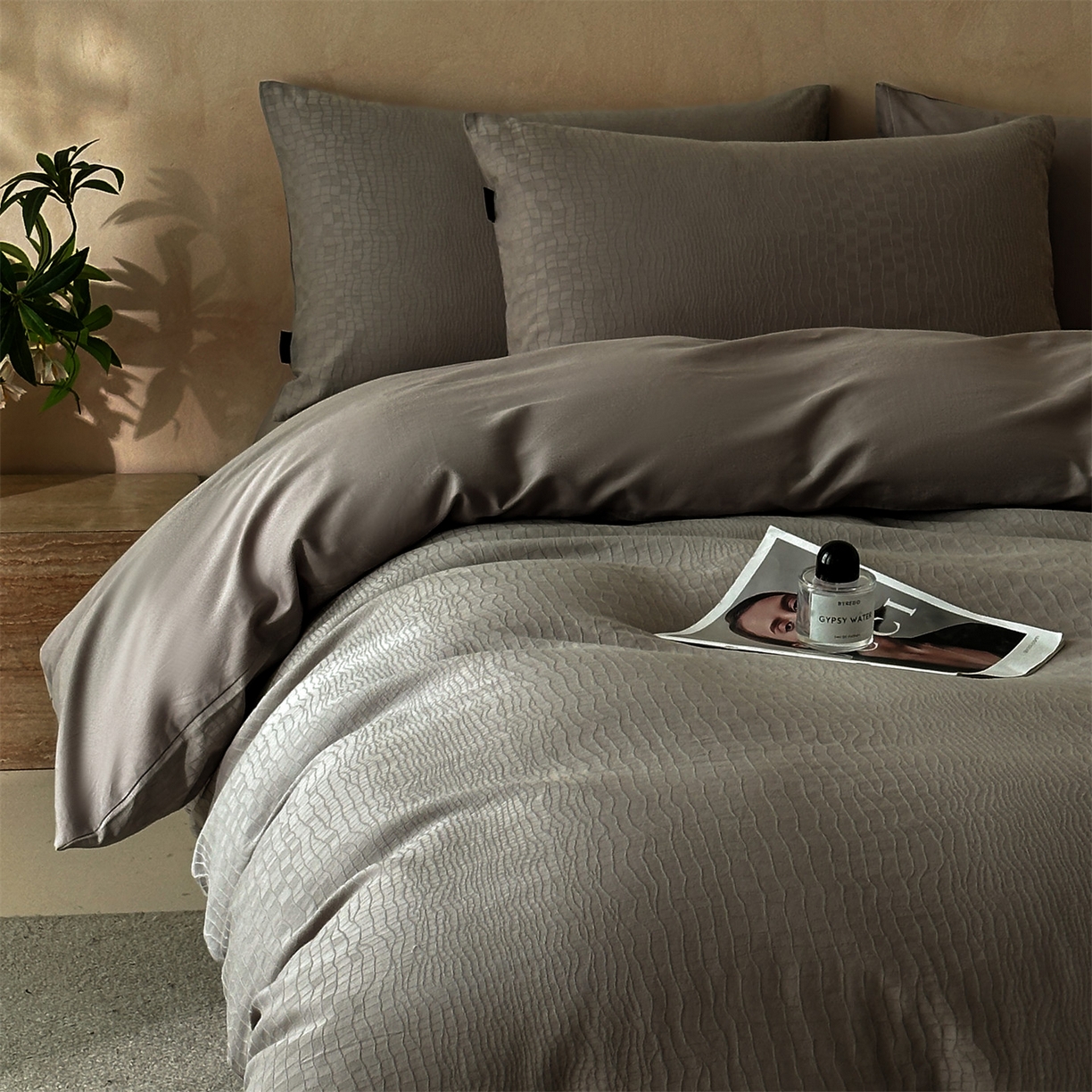 91家纺网 家纺一手货源 找家纺 恒爱家纺 2026春夏新款全棉纯棉提花四件套 鳄鱼纹-灰