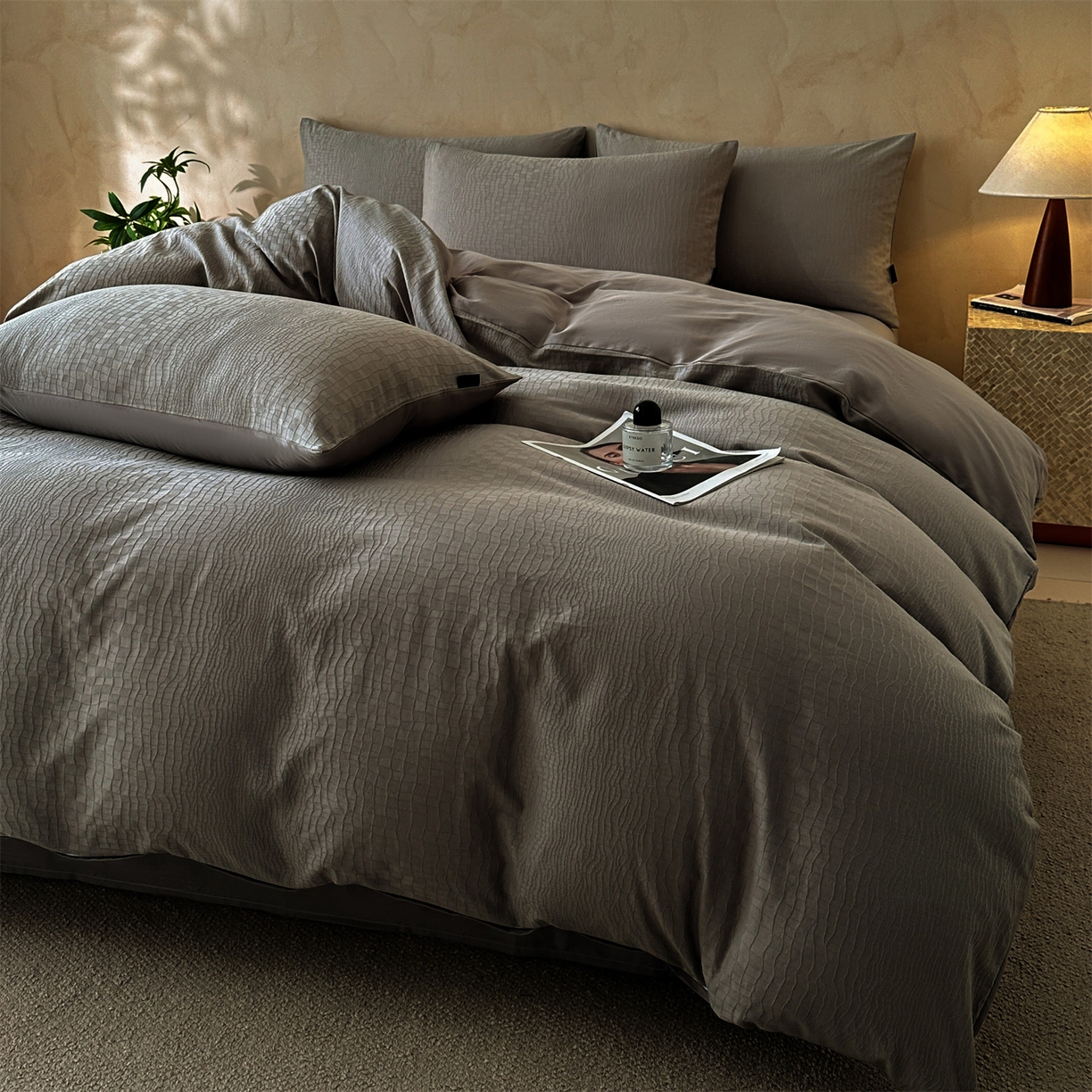 91家纺网 家纺一手货源 找家纺 恒爱家纺 2026春夏新款全棉纯棉提花四件套 鳄鱼纹-灰