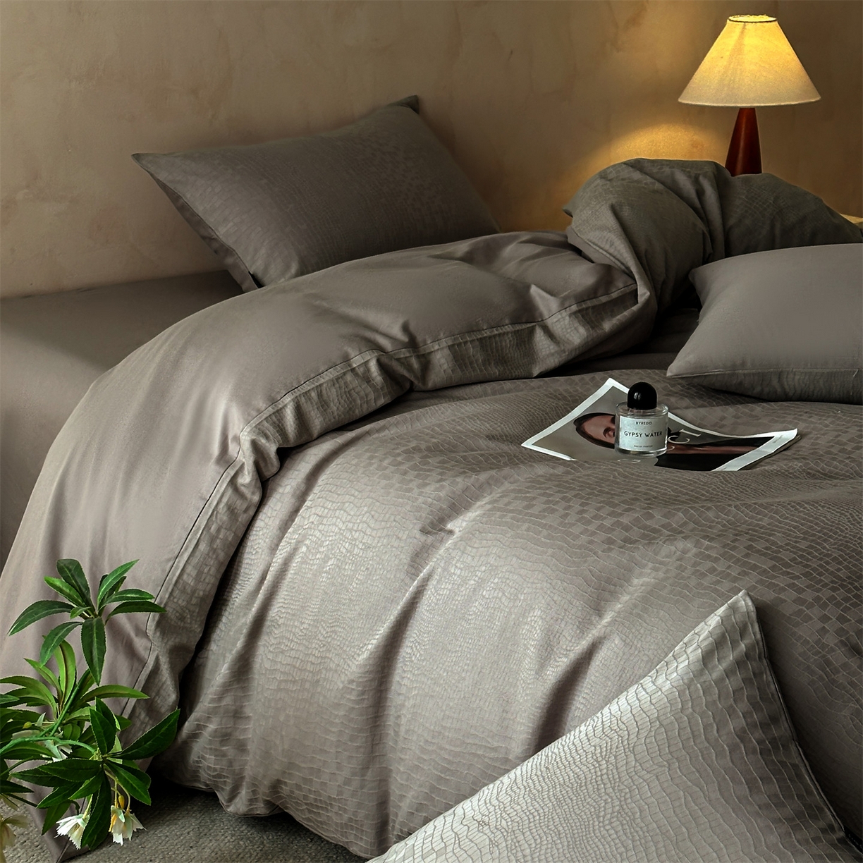 91家纺网 家纺一手货源 找家纺 恒爱家纺 2026春夏新款全棉纯棉提花四件套 鳄鱼纹-灰