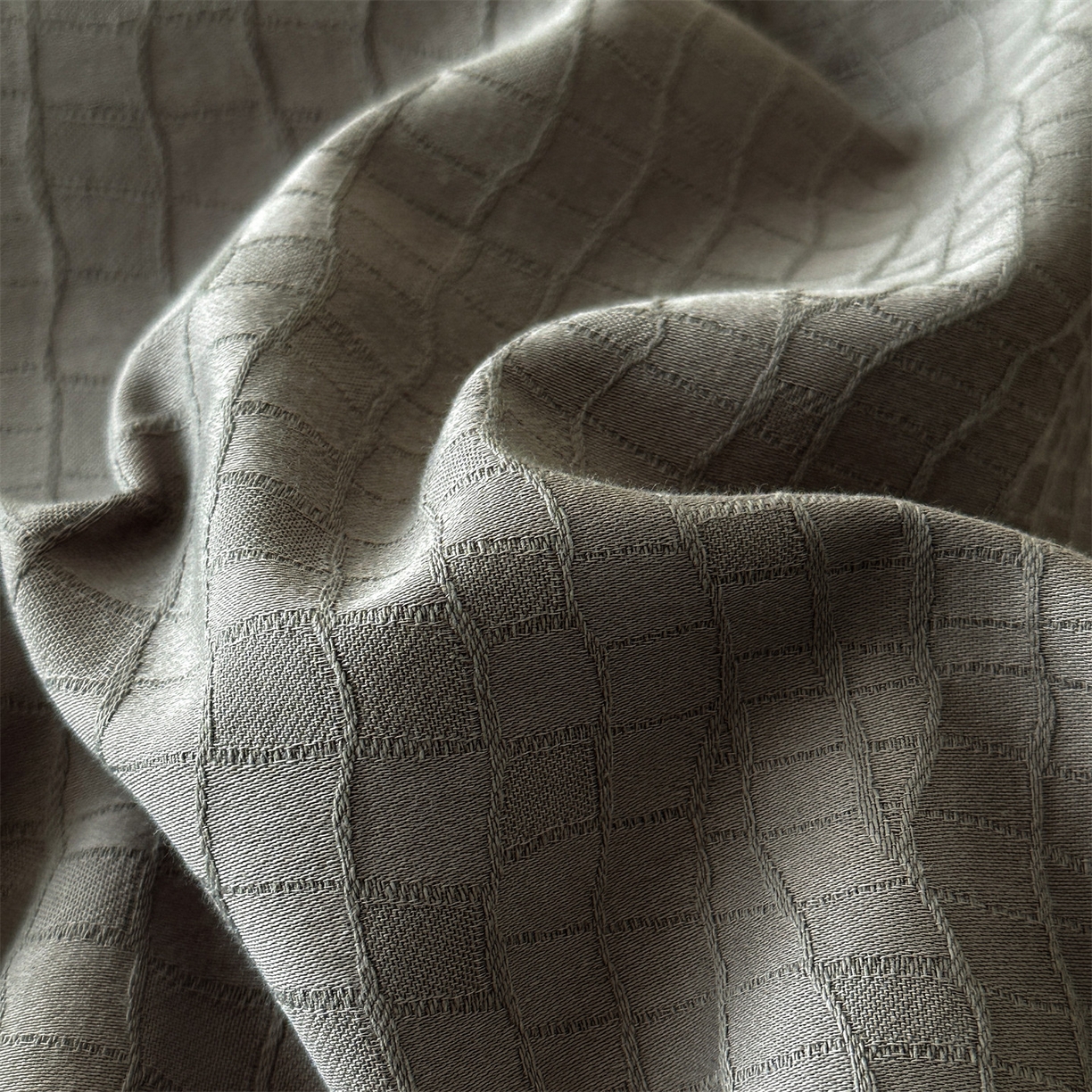 91家纺网 家纺一手货源 找家纺 恒爱家纺 2026春夏新款全棉纯棉提花四件套 鳄鱼纹-灰