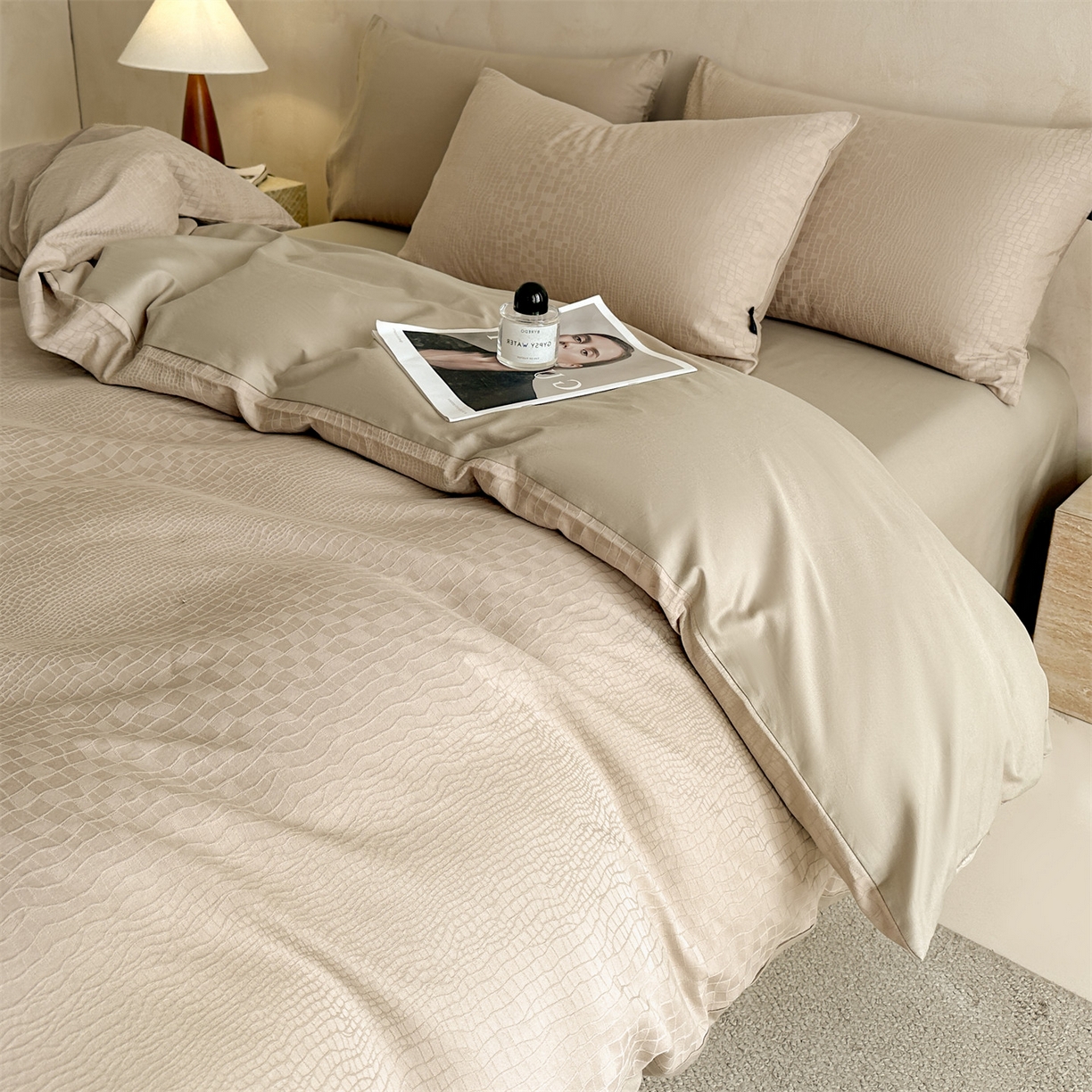 91家纺网 家纺一手货源 找家纺 恒爱家纺 2026春夏新款全棉纯棉提花四件套 鳄鱼纹-卡其