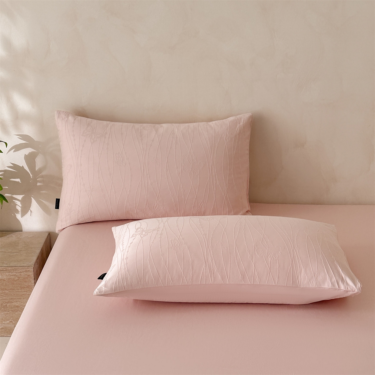 91家纺网 家纺一手货源 找家纺 恒爱家纺 2026春夏新款全棉纯棉提花四件套 千丝蝴蝶-粉