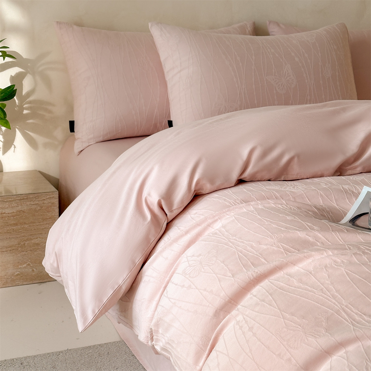 91家纺网 家纺一手货源 找家纺 恒爱家纺 2026春夏新款全棉纯棉提花四件套 千丝蝴蝶-粉