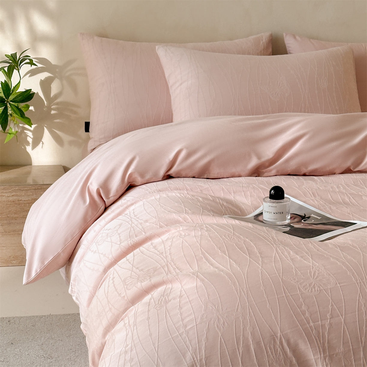 91家纺网 家纺一手货源 找家纺 恒爱家纺 2026春夏新款全棉纯棉提花四件套 千丝蝴蝶-粉