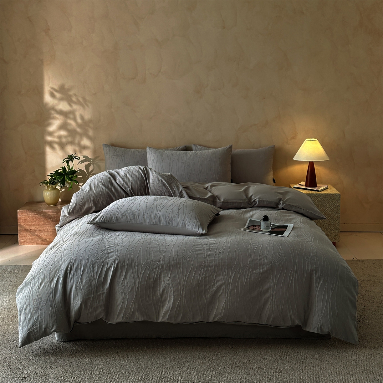 91家纺网 家纺一手货源 找家纺 恒爱家纺 2026春夏新款全棉纯棉提花四件套 千丝蝴蝶-灰