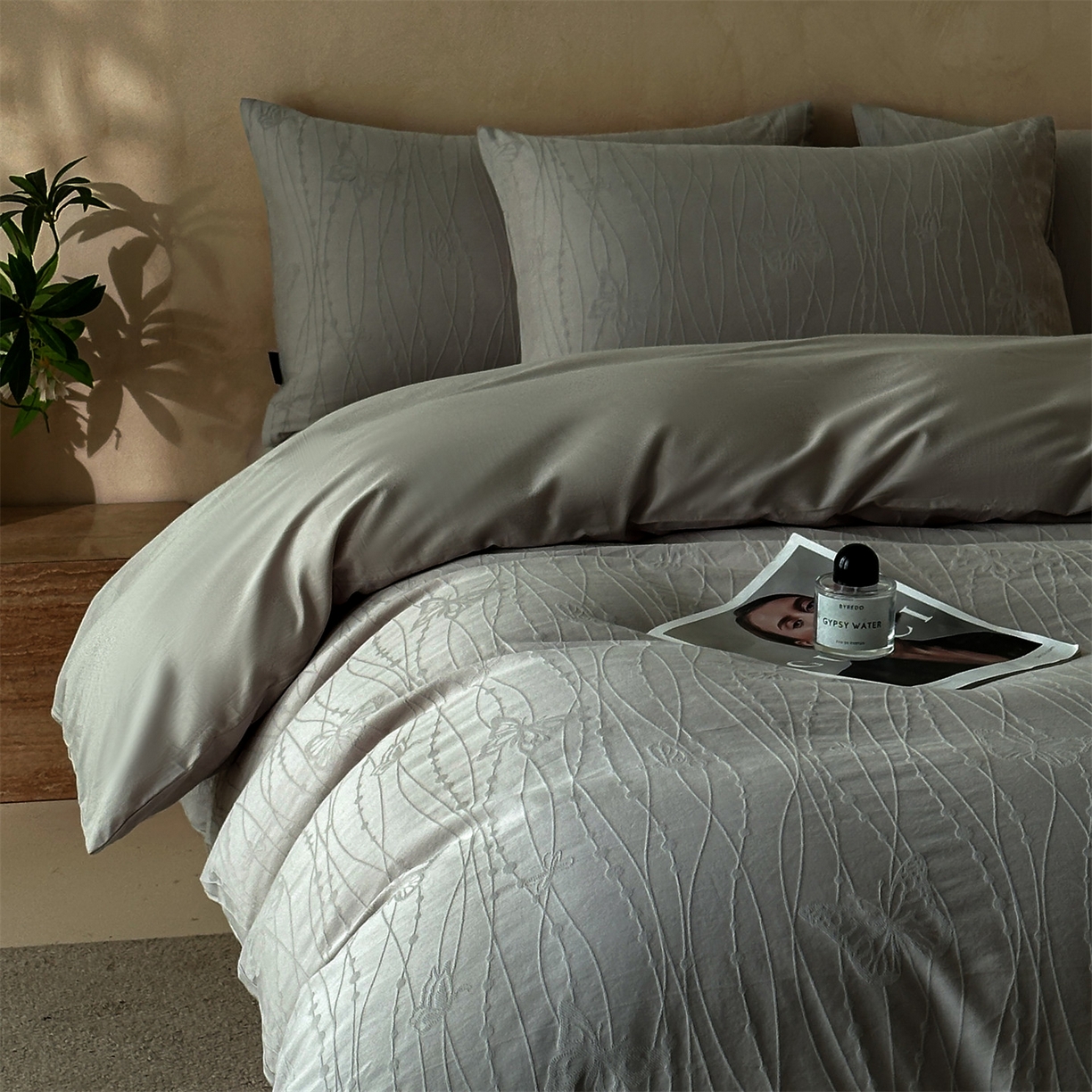 91家纺网 家纺一手货源 找家纺 恒爱家纺 2026春夏新款全棉纯棉提花四件套 千丝蝴蝶-灰