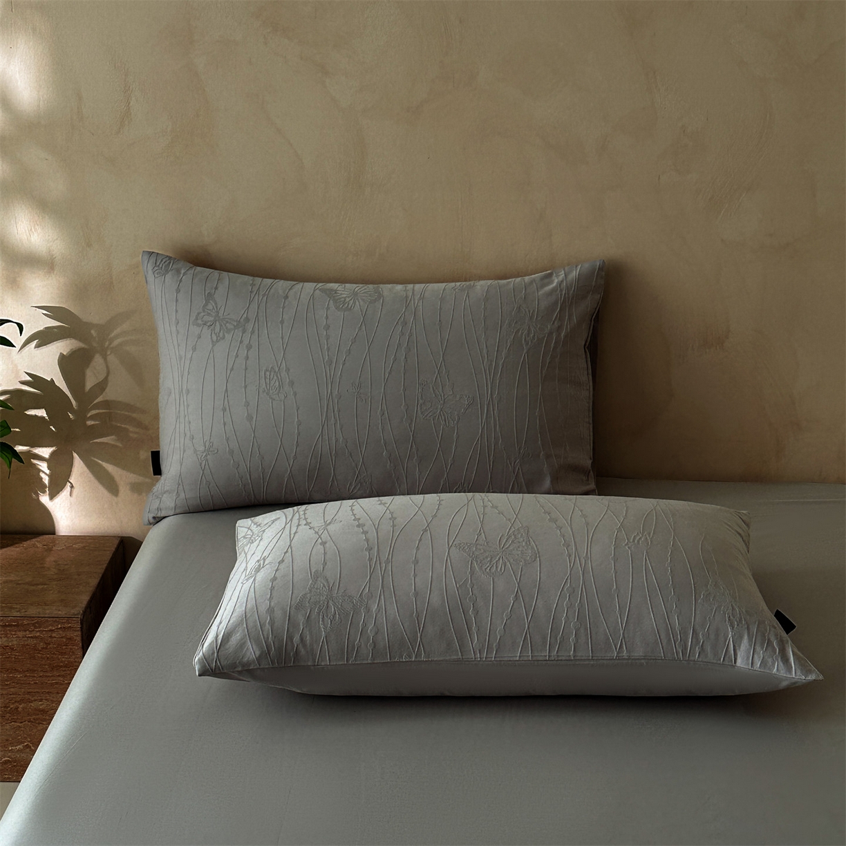 91家纺网 家纺一手货源 找家纺 恒爱家纺 2026春夏新款全棉纯棉提花四件套 千丝蝴蝶-灰