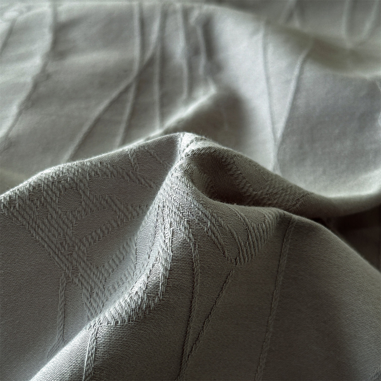 91家纺网 家纺一手货源 找家纺 恒爱家纺 2026春夏新款全棉纯棉提花四件套 千丝蝴蝶-灰