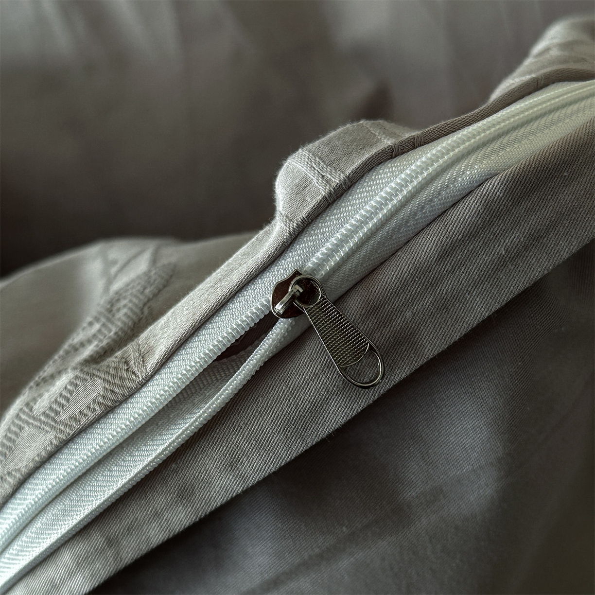 91家纺网 家纺一手货源 找家纺 恒爱家纺 2026春夏新款全棉纯棉提花四件套 千丝蝴蝶-灰