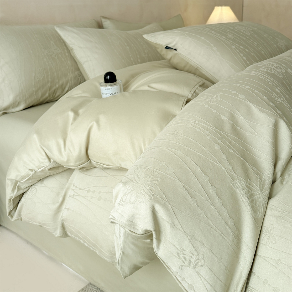 91家纺网 家纺一手货源 找家纺 恒爱家纺 2026春夏新款全棉纯棉提花四件套 千丝蝴蝶-绿