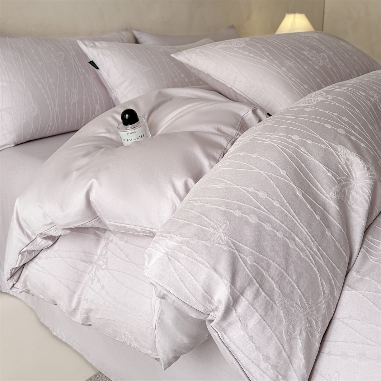 91家纺网 家纺一手货源 找家纺 恒爱家纺 2026春夏新款全棉纯棉提花四件套 千丝蝴蝶-紫