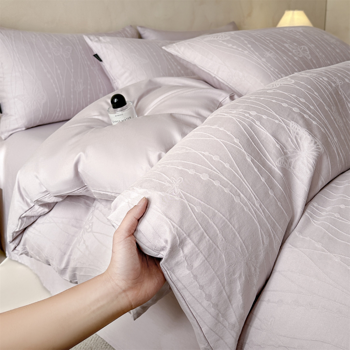 91家纺网 家纺一手货源 找家纺 恒爱家纺 2026春夏新款全棉纯棉提花四件套 千丝蝴蝶-紫