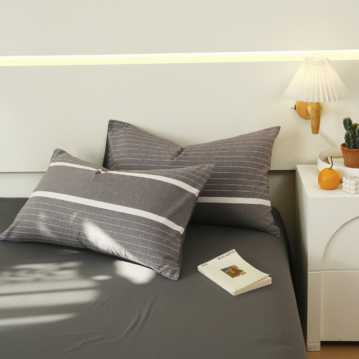91家纺网 家纺一手货源 找家纺 春皖家纺 2026新款色织AB版水洗棉三件套四件套单品系列（单枕套风格一） 素雅-灰条