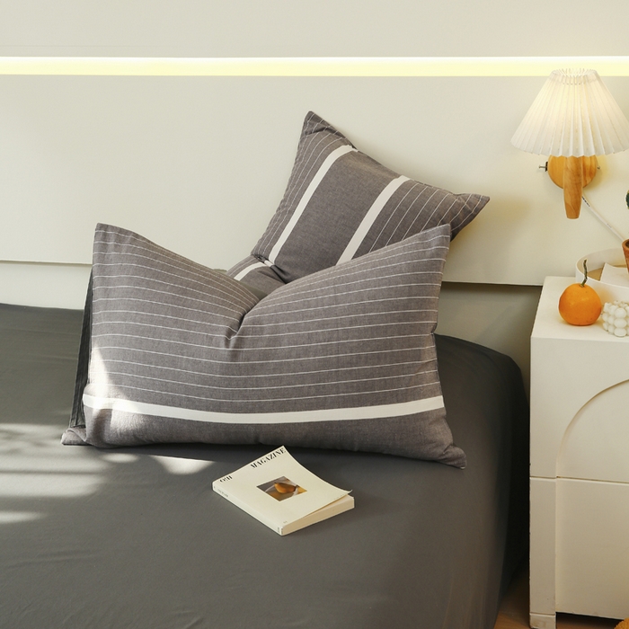 91家纺网 家纺一手货源 找家纺 春皖家纺 2026新款色织AB版水洗棉三件套四件套单品系列（单枕套风格一） 素雅-灰条