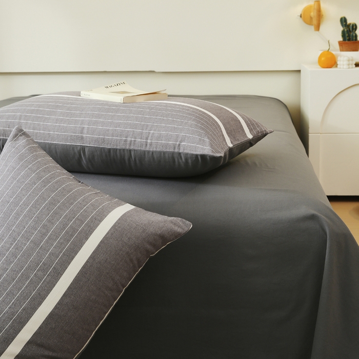 91家纺网 家纺一手货源 找家纺 春皖家纺 2026新款色织AB版水洗棉三件套四件套单品系列（单枕套风格一） 素雅-灰条