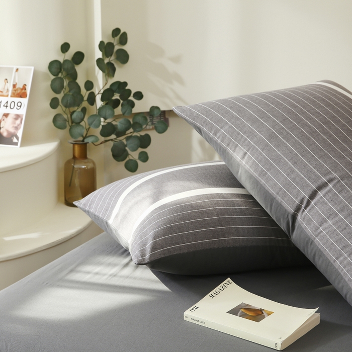 91家纺网 家纺一手货源 找家纺 春皖家纺 2026新款色织AB版水洗棉三件套四件套单品系列（单枕套风格一） 素雅-灰条