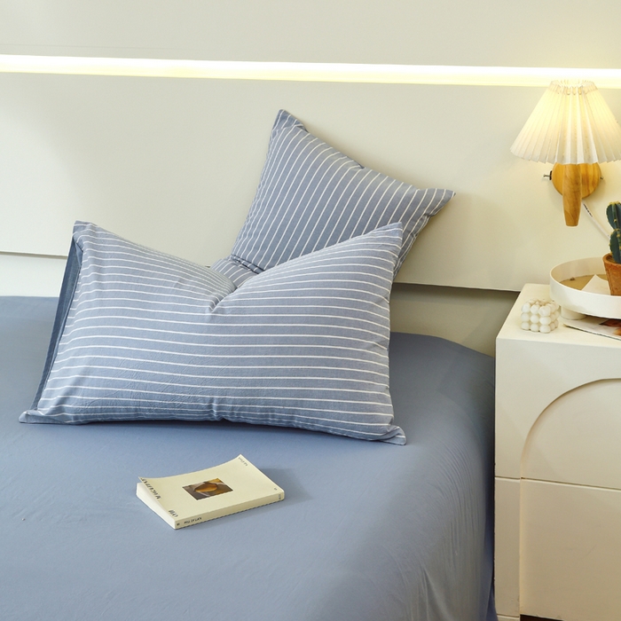 91家纺网 家纺一手货源 找家纺 春皖家纺 2026新款色织AB版水洗棉三件套四件套单品系列（单枕套风格一） 素雅-蓝条