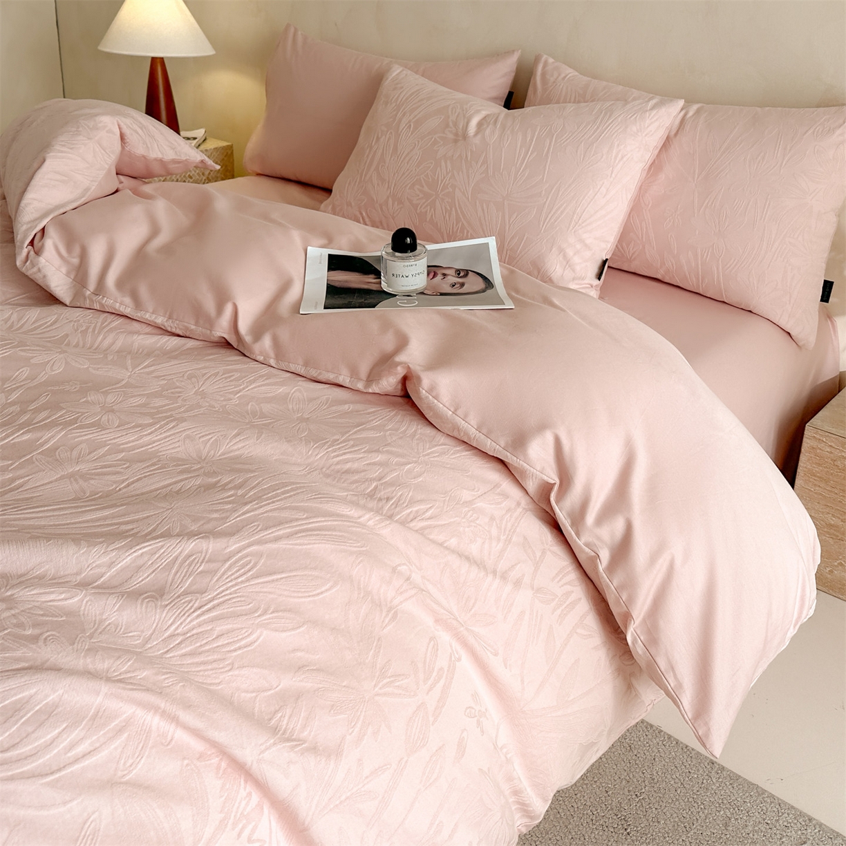 91家纺网 家纺一手货源 找家纺 恒爱家纺 2026春夏新款全棉纯棉提花四件套 向阳花开-粉