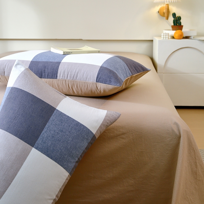 91家纺网 家纺一手货源 找家纺 春皖家纺 2026新款色织AB版水洗棉三件套四件套单品系列（单枕套风格一） 素雅-蓝大格