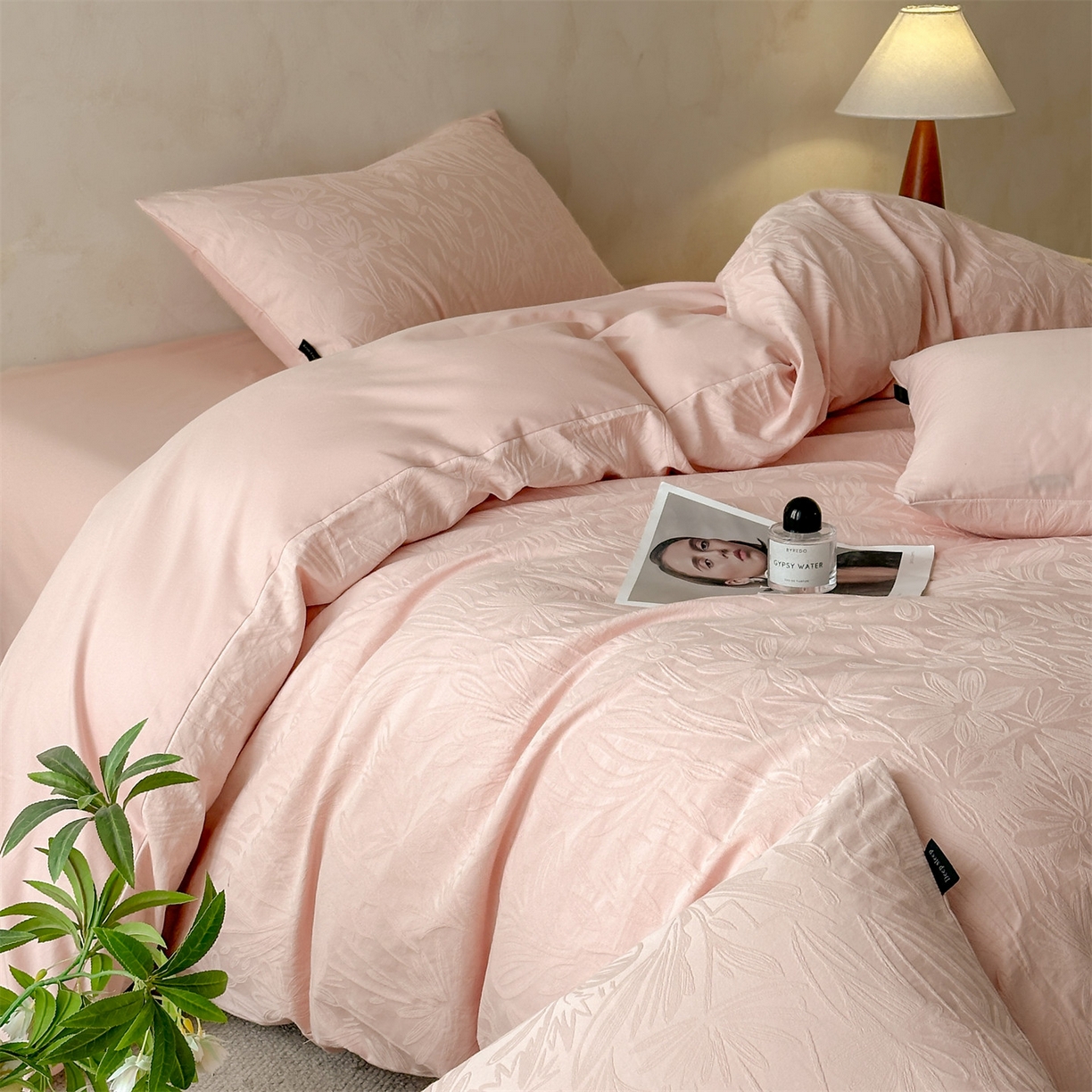 91家纺网 家纺一手货源 找家纺 恒爱家纺 2026春夏新款全棉纯棉提花四件套 向阳花开-粉